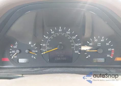 2001 Mercedes-Benz E 320 из США, поврежденный, VIN WDBJF65J71B345120